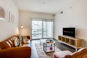 Astonishing CozySuites on I-35 w pool&parking #10